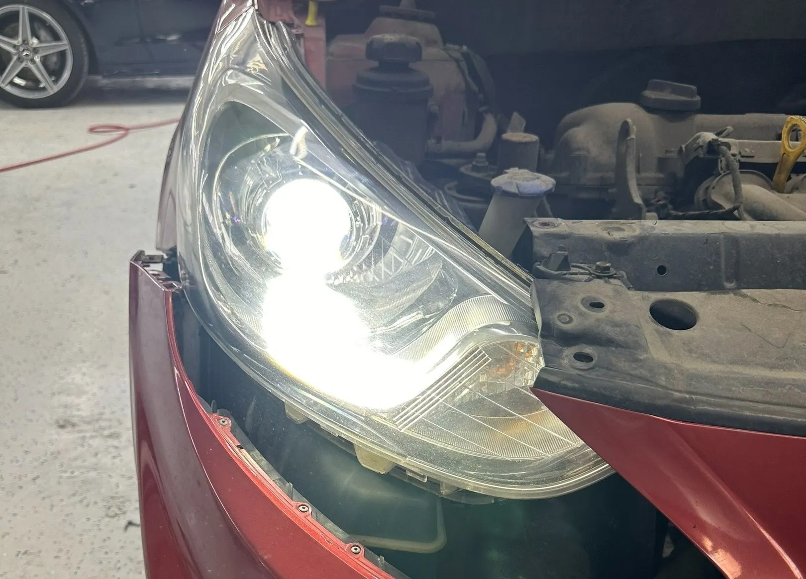 Установка Bi-LED оптики Hyundai Solaris 