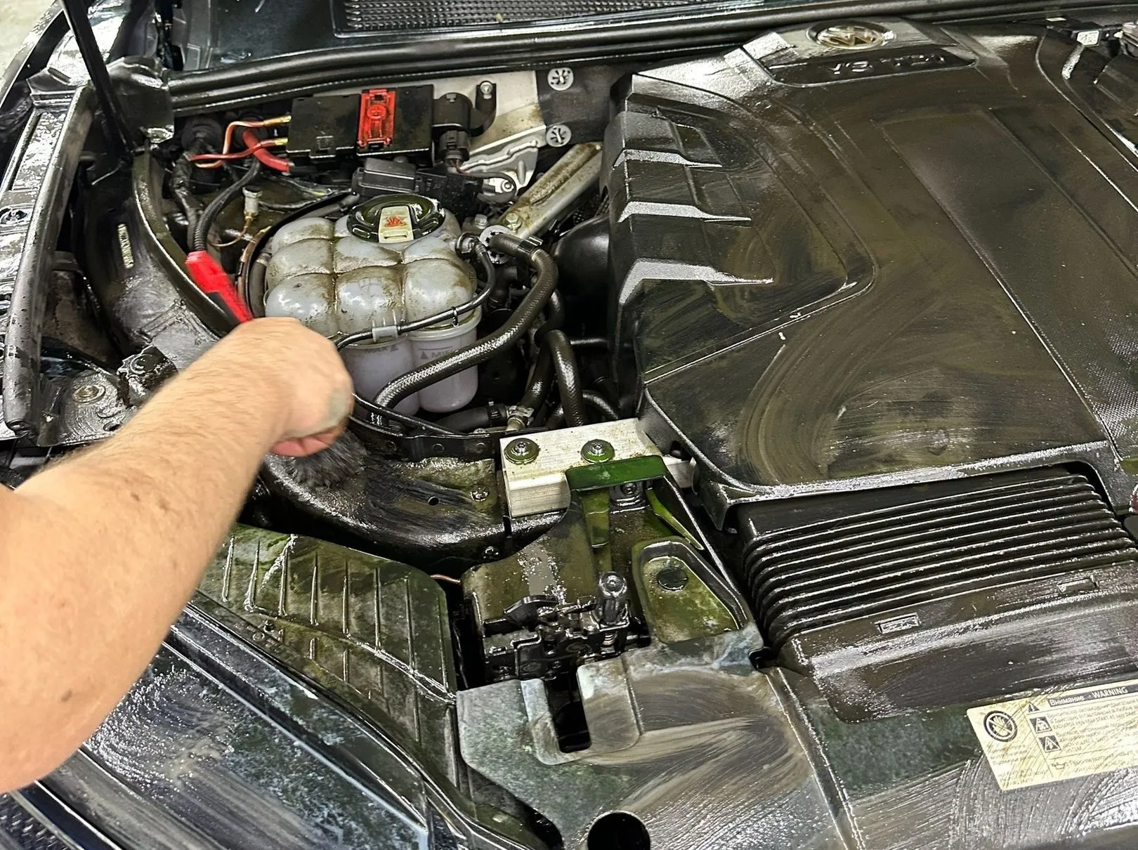 Химчистка подкапотного пространства Volkswagen Touareg
